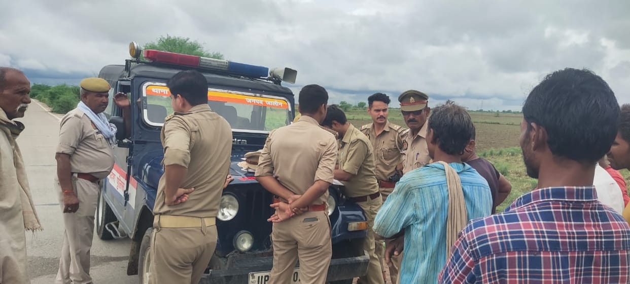 Orai Murder, Woman strangled to death in love affair, body found in ditch, police engaged in investigation