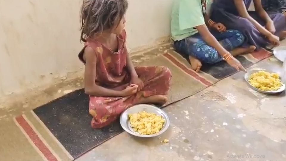 Poor food being served in mid day meal in Balrampur