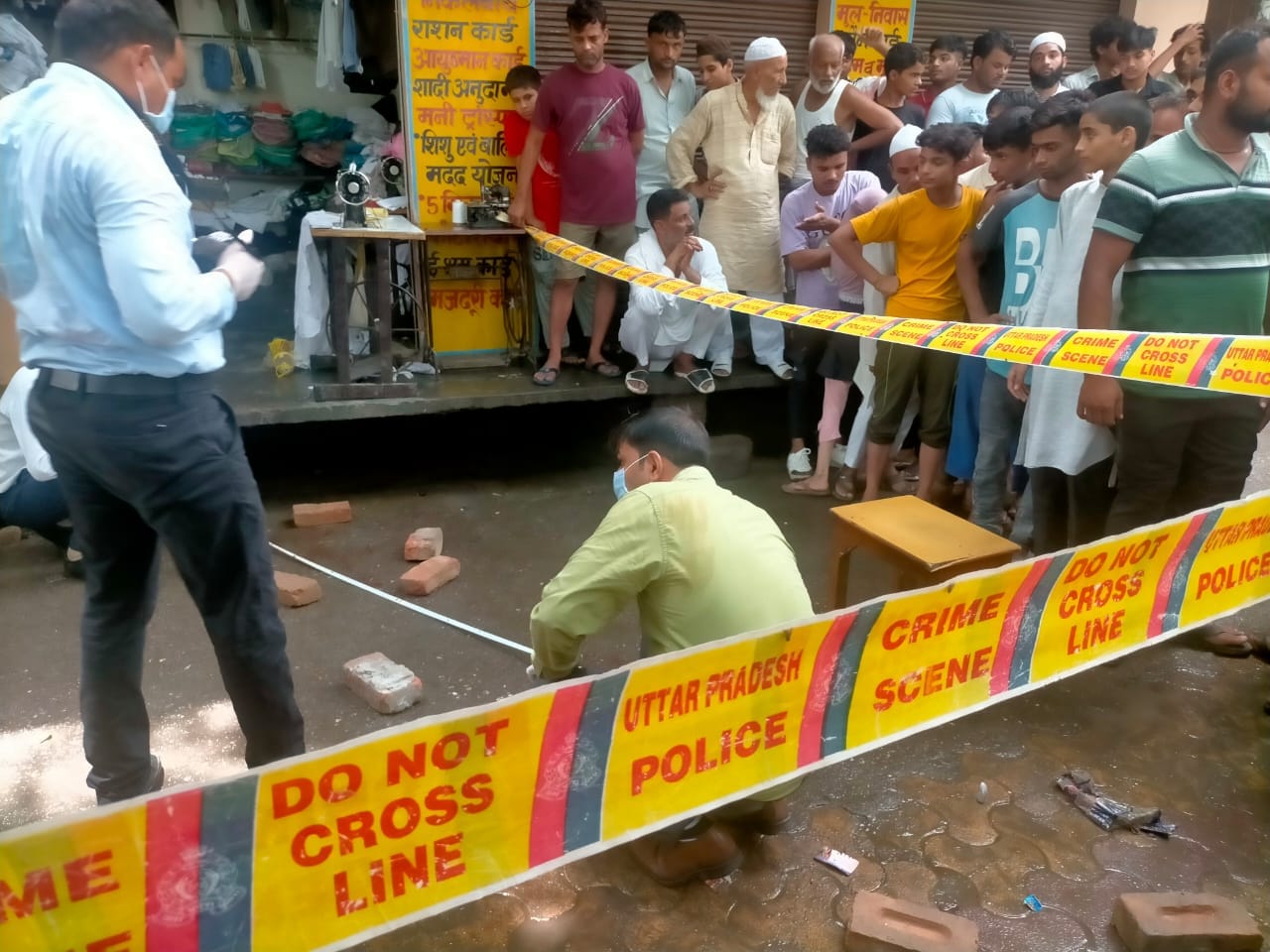 Shamli Tailor were not stitched Clothes  on time, stabbed the man in the chest with scissors after a dispute