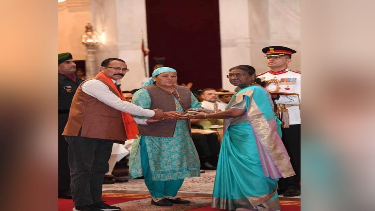Martyr Pawan Kumar Dhangal was posthumously awarded the Kirti Chakra, mother and father  received the honor