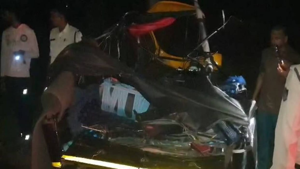 Shahdol Road Accident Four people died two people were seriously injured collision between trailer and auto