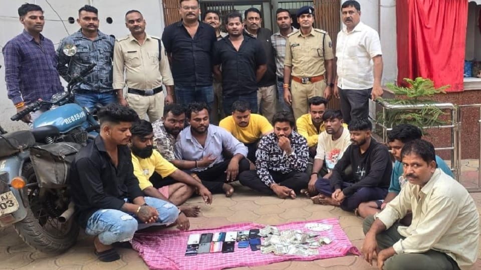 Police raid on gambling den police arrested 10 gamblers