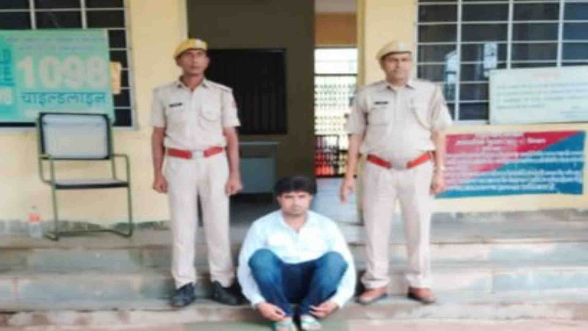 पुलिस की गिरफ्त में आरोपी।