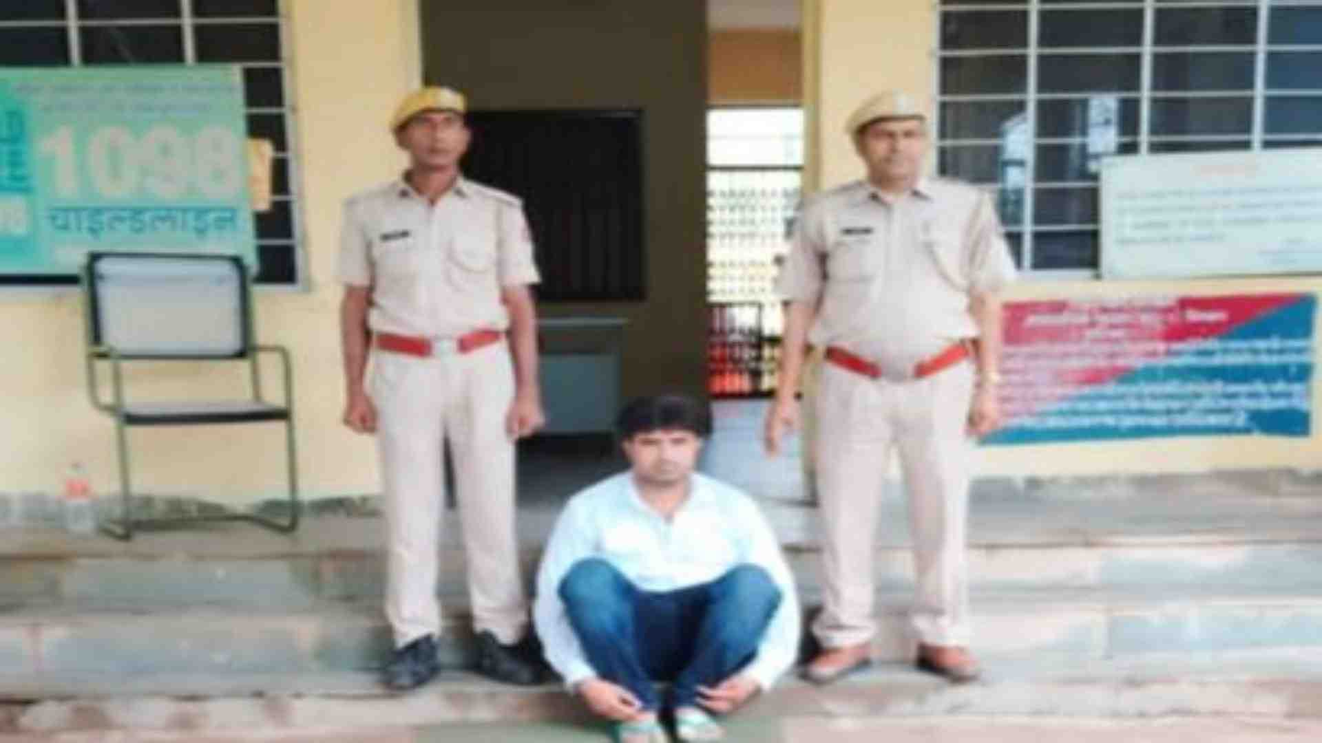 पुलिस की गिरफ्त में आरोपी।