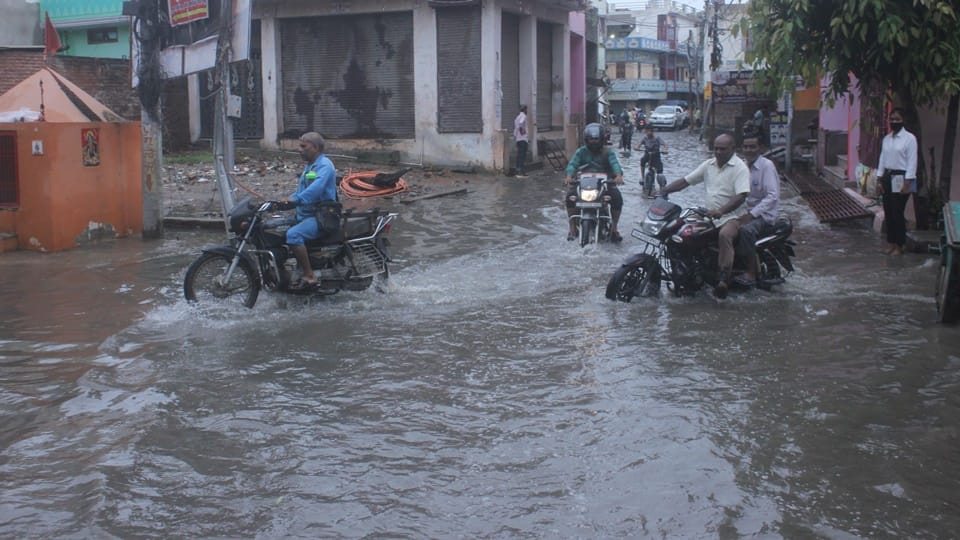 Heavy rain in Moradabad: Waterlogging from city to villages, administration issued alert