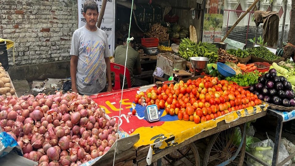 स्वर्णजयंती नगर में सब्जियों की दुकान