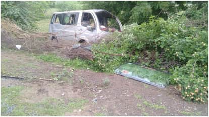 Shajapur News: Private school vehicle overturned 17 including teacher injured eight seriously injured