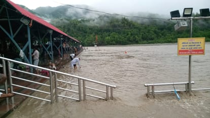 Roads closed due to debris on roads amid rain in Uttarakhand