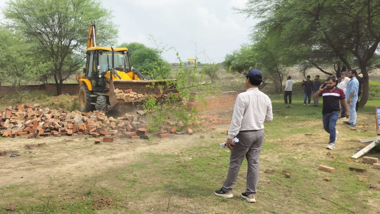 VDA vice president and secretary demolished two illegal plots and got 23 illegal constructions sealed