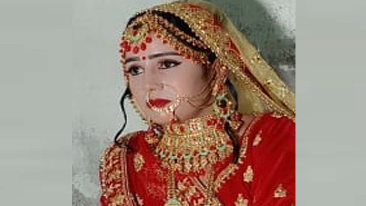 Etawah: Dead body of married woman found hanging