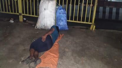 Camp under sky where is night shelter These pictures of Agra tell story of helplessness