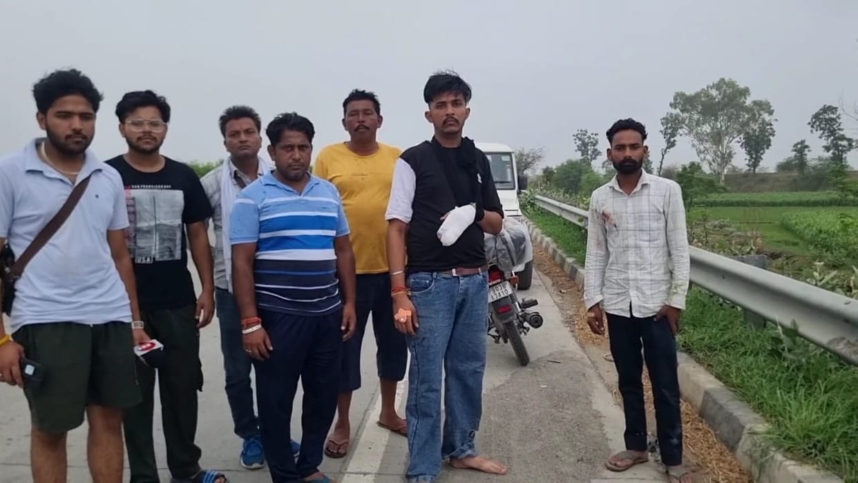 Pilgrims travelling on bikes for Amarnath Yatra from Punjab attacked by robbers with sharp weapons