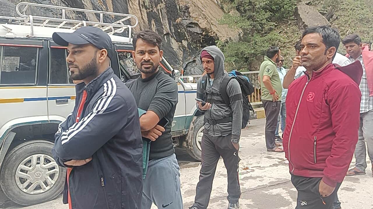 Uttarakhand weather Badrinath Highway closed at many places due to falling debris and boulders Pilgrims Stuck