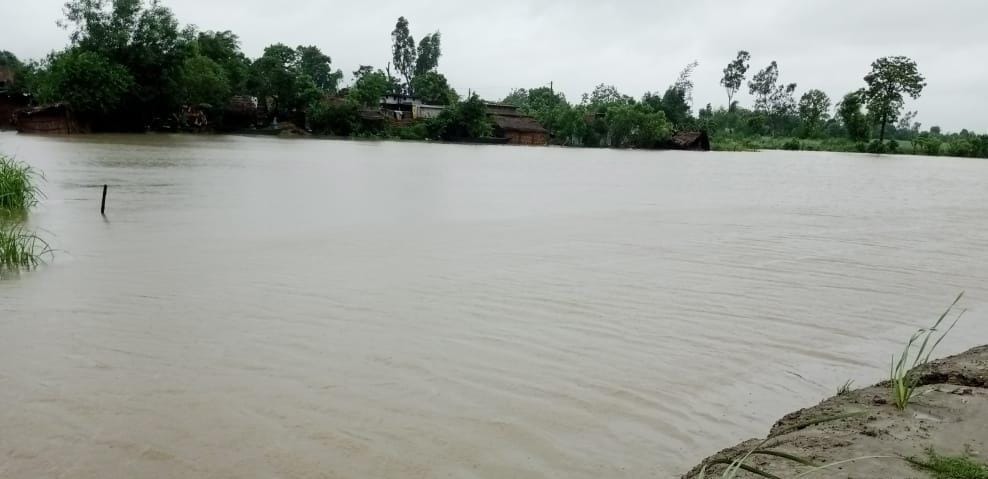 Flood situation in Lakhimpur Kheri due to rising water level of Sharda river due to rain