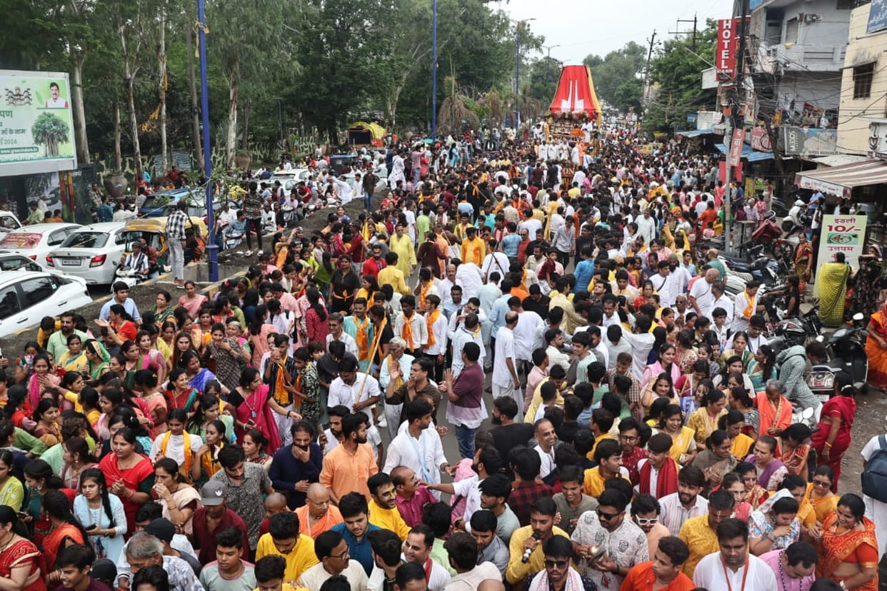 Indore: Lord Jagannath's Rath Yatra started with much fanfare in Indore, devotees pulled it