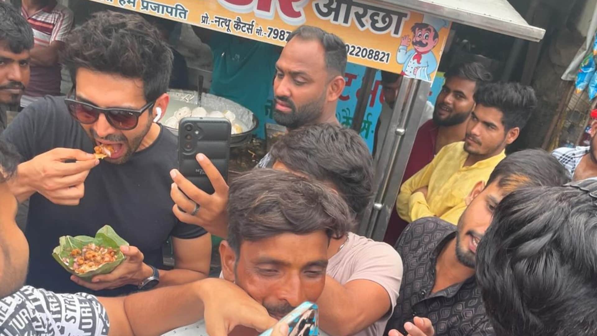 Kartik Aaryan aka Rooh baba Enjoys Local Street Chaat In Orchha Amid Bhool Bhulaiyaa 3 Shoot See viral Photos