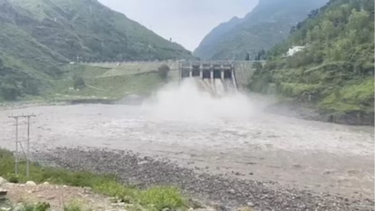 As soon as the gates of Pandoh Dam open hooters will sound till Mandi city