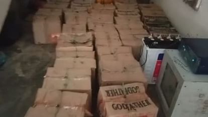 Kangra News: ताहलियां में एक ट्राले से अवैध शराब की 33 पेटियां बरामद, चालक के खिलाफ मामला दर्ज Kangra News 33 boxes of illegal liquor recovered from a trolley in Tahlian