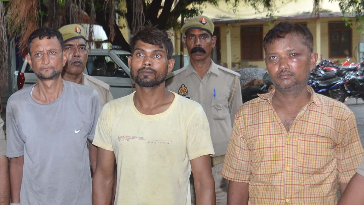 Kanpur: Three miscreants who looted iron rods from an under-construction showroom arrested