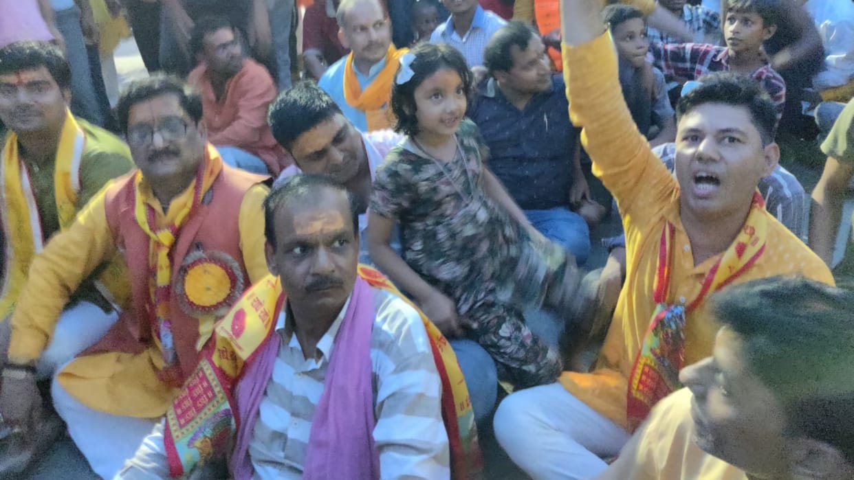 Protest stopping Rath Yatra in bhadohi Swords taken from artists people angry working of police