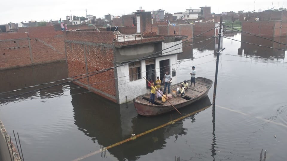 Boats started running amidst waterlogging in Moradabad, all rivers and streams are spate