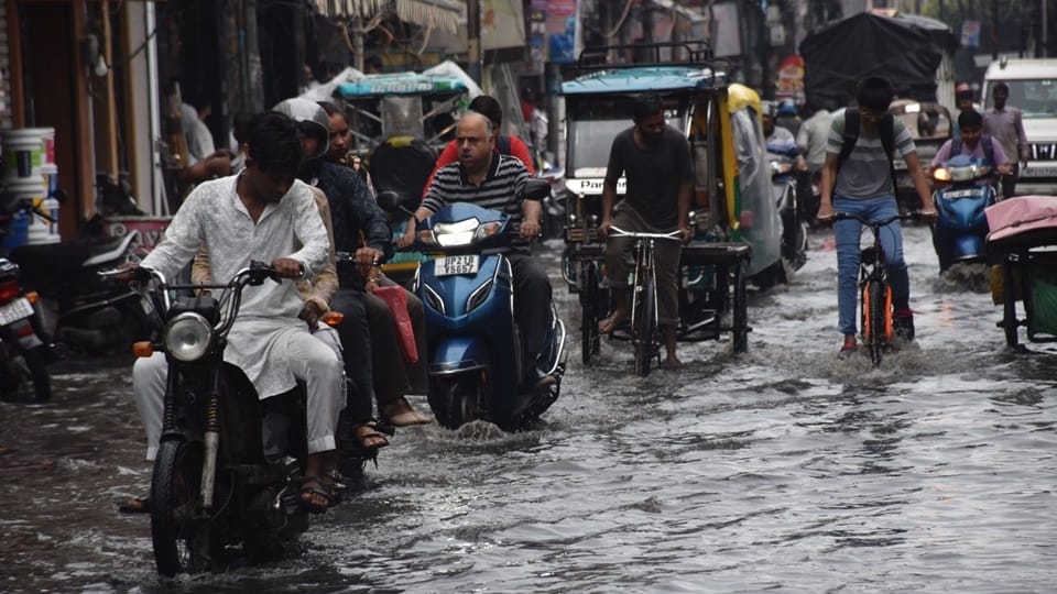 Boats started running amidst waterlogging in Moradabad, all rivers and streams are spate