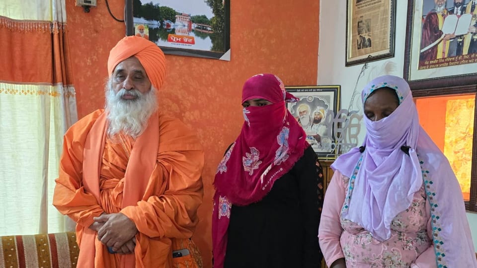 girl return from muscat to jalandhar Starved for five month Saint Seechewal returned her home