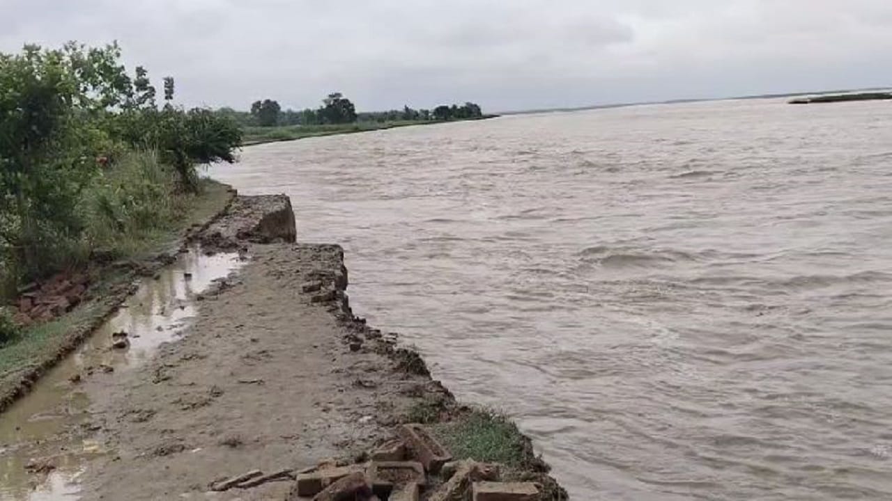 UP Flood News Havoc in Many Districts Of Up Acres of Crops Destroyed, Large Population Faces Starvation