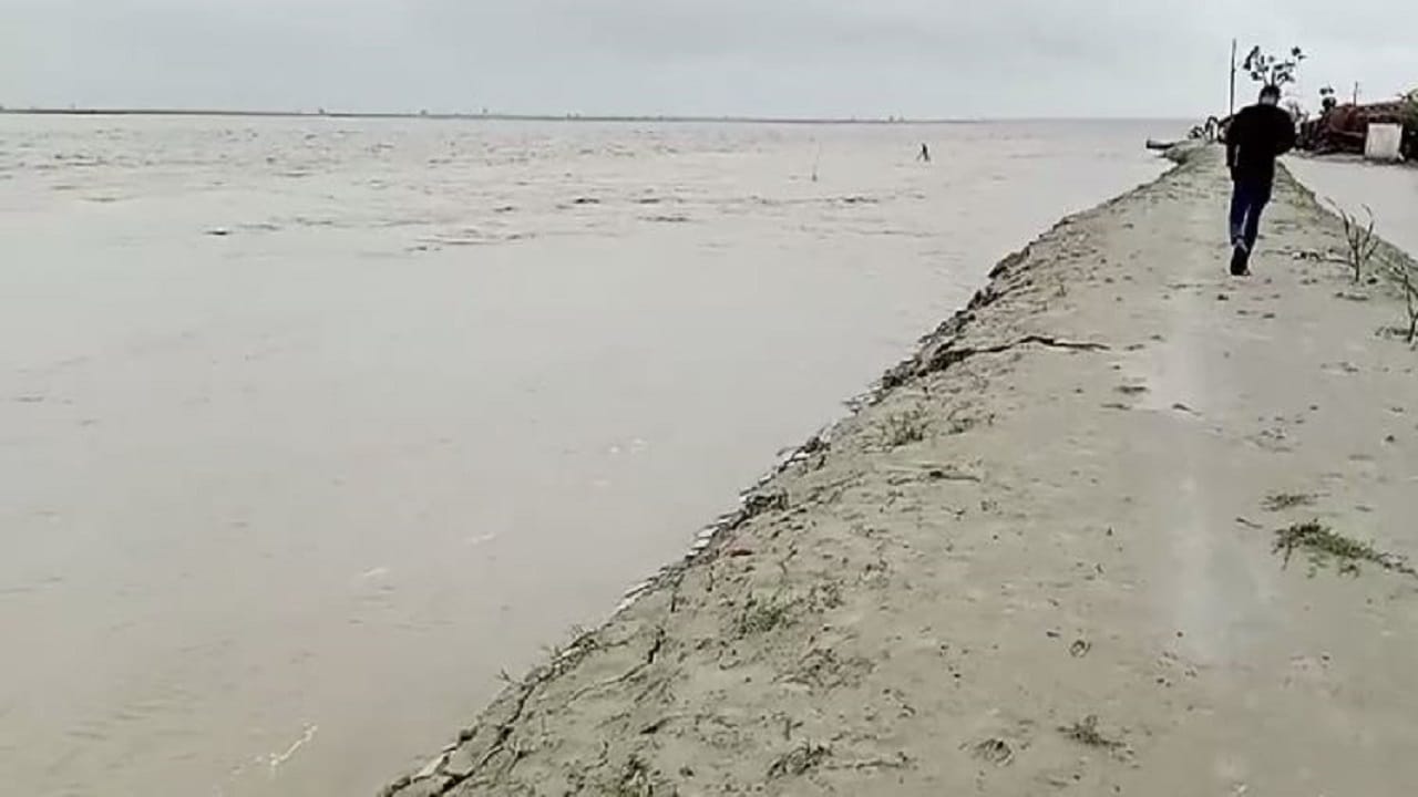 Flood situation in Lakhimpur Kheri due to rising water level of Sharda river due to rain