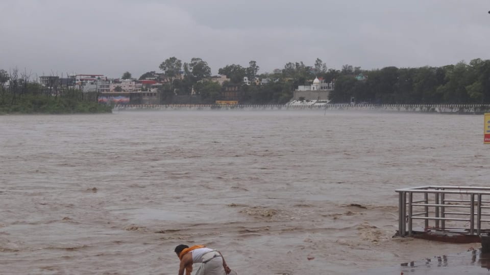 ऊफान पर गंगा