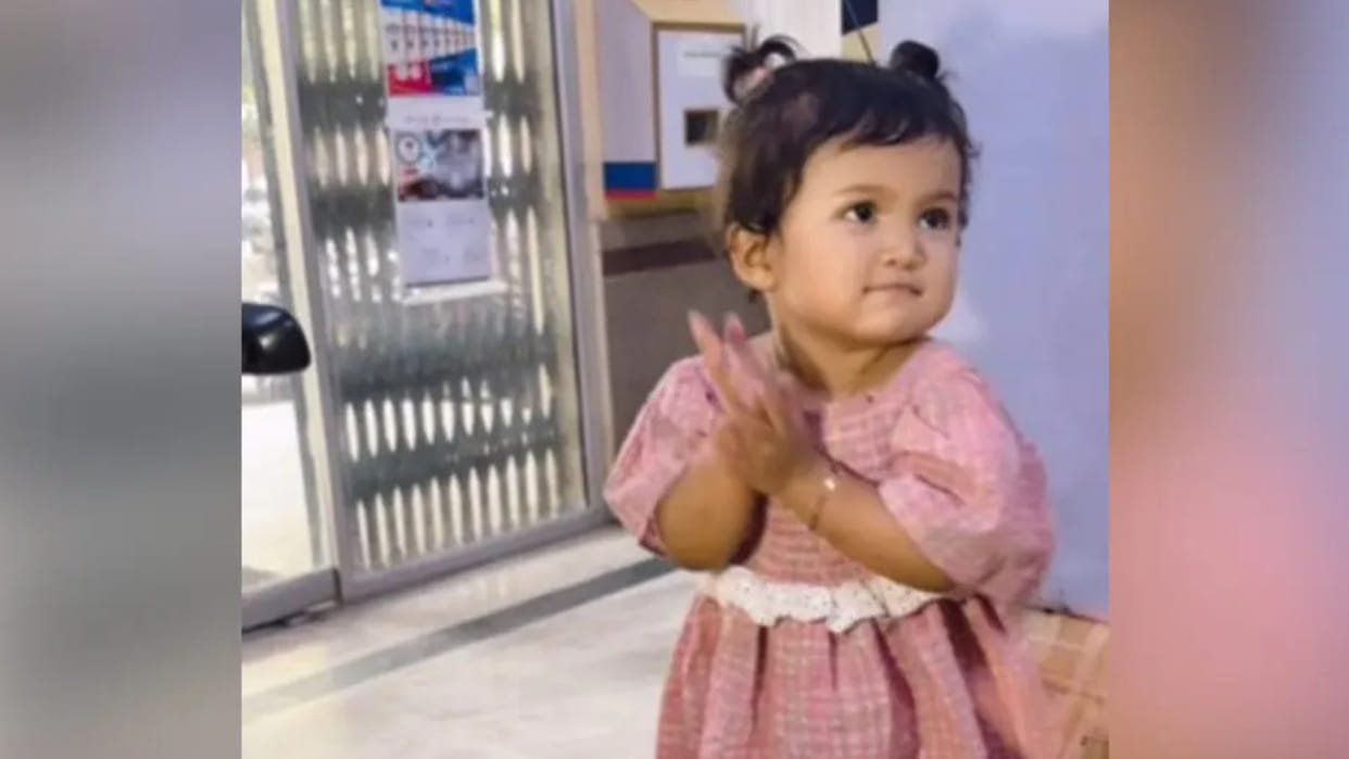 Video Of Little Girl Posing For Aadhar Card Pic Is Viral on Internet