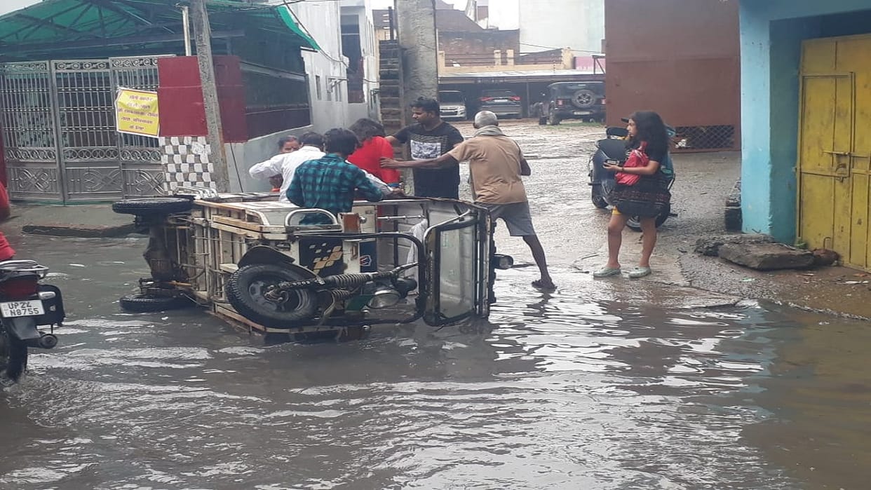 water logging on the road in Badaun Madhuvan Colony