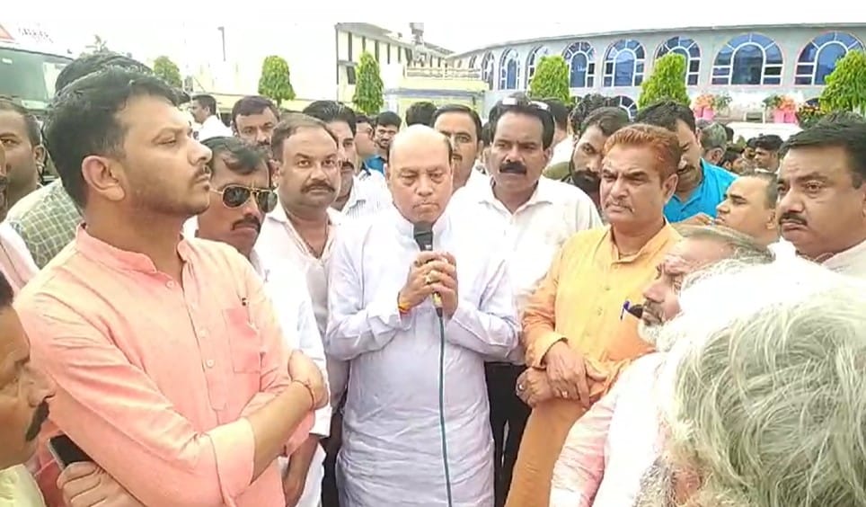 Road blockade demanding removal of police station in-charge and financial aid