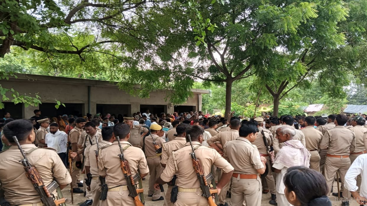 Apna Dal leader murder case: Seeing the tension, Achakvapur was transformed into a police cantonmen