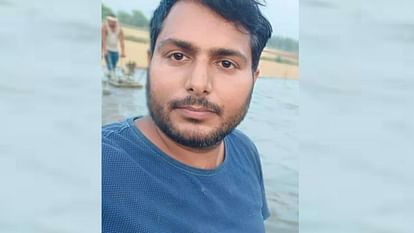 Bahraich: बहराइच में सहायक अध्यापक की गला रेतकर हत्या, रक्तरंजित हालत में मिला शव Bahraich: Assistant teacher murdered Kaiserganj.