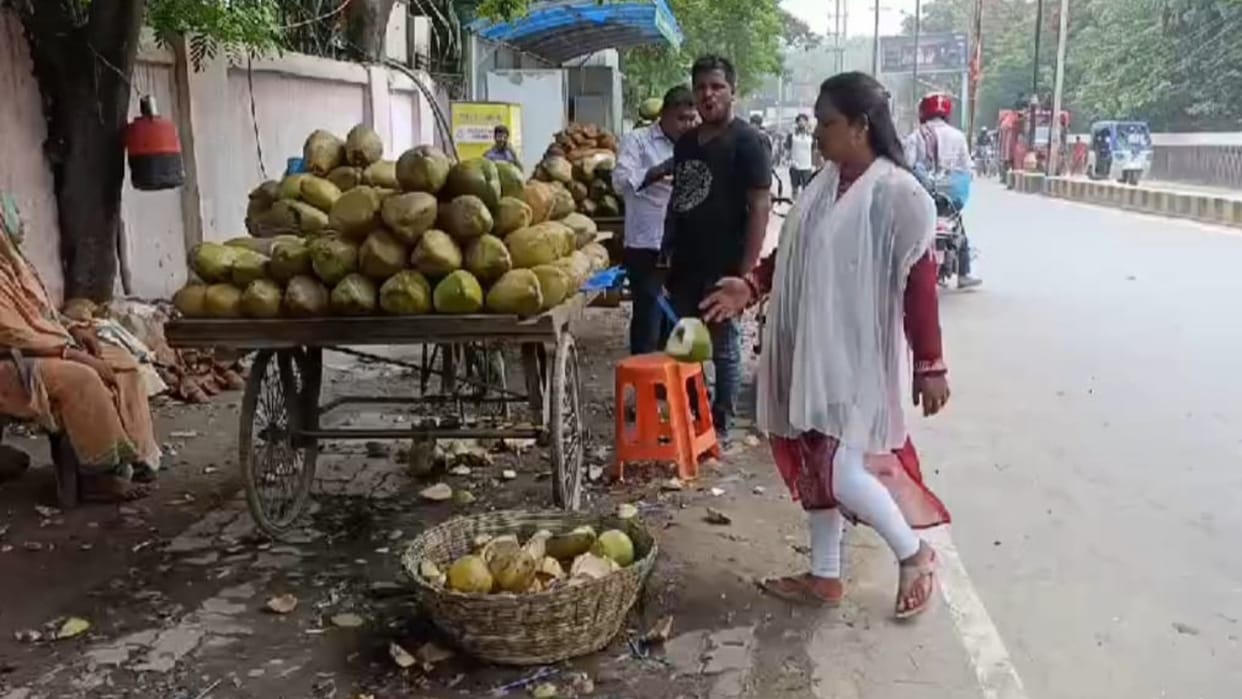Muzaffarpur Health department keeps close watch on coconut water shops instructions to municipal corporation