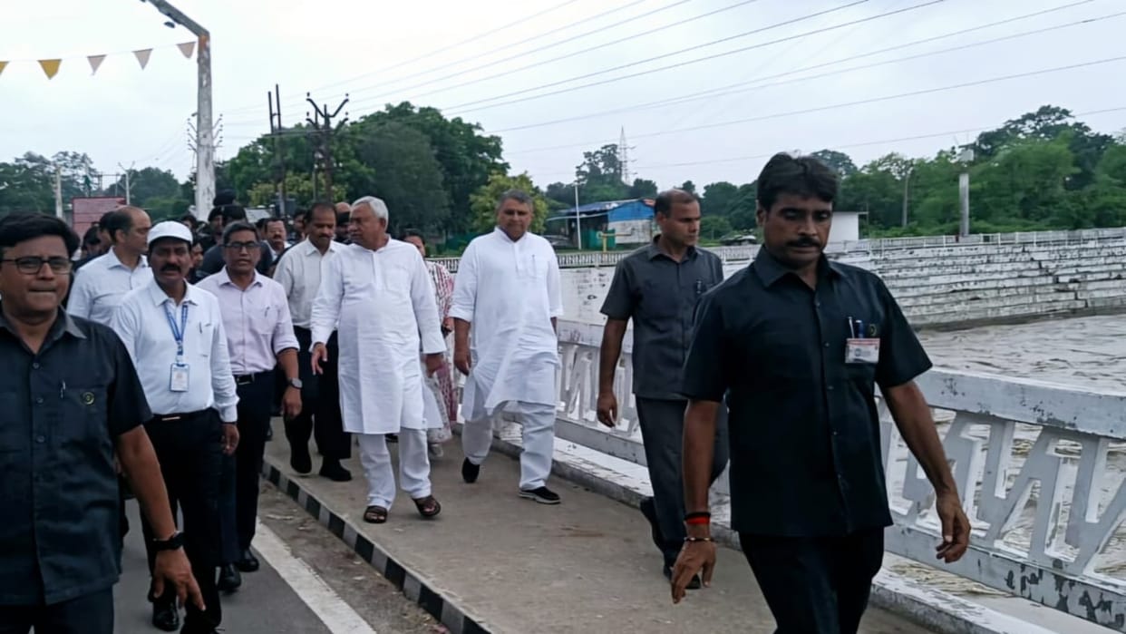 Bihar CM Nitish Kumar did aerial survey in many districts regarding rising water level of rivers