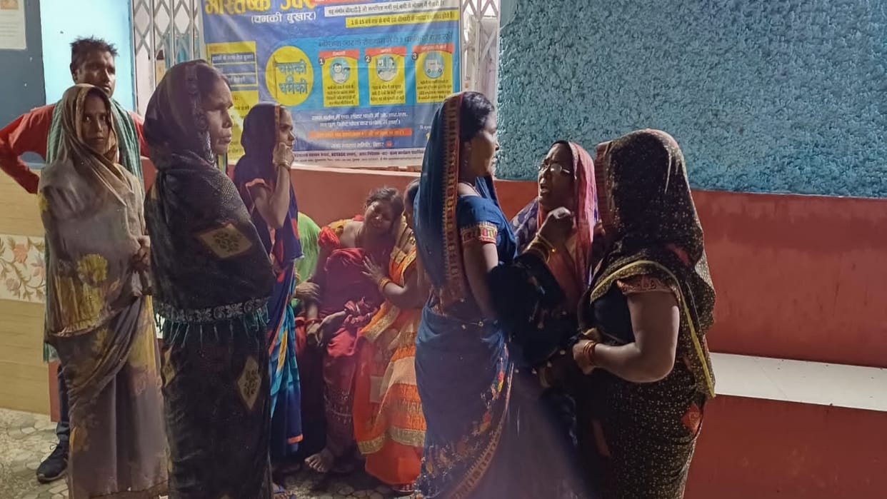 Gopalganj News Teenager dies after being hit by electric current from motor pump family members inconsolable