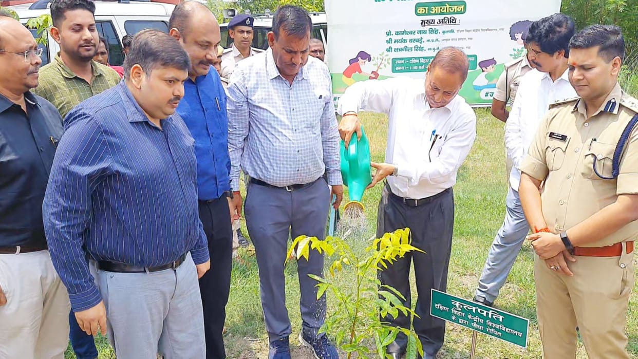 Gaya News CUSB Vice Chancellor Kameshwar Nath Says protect earth plant tree in name of mother