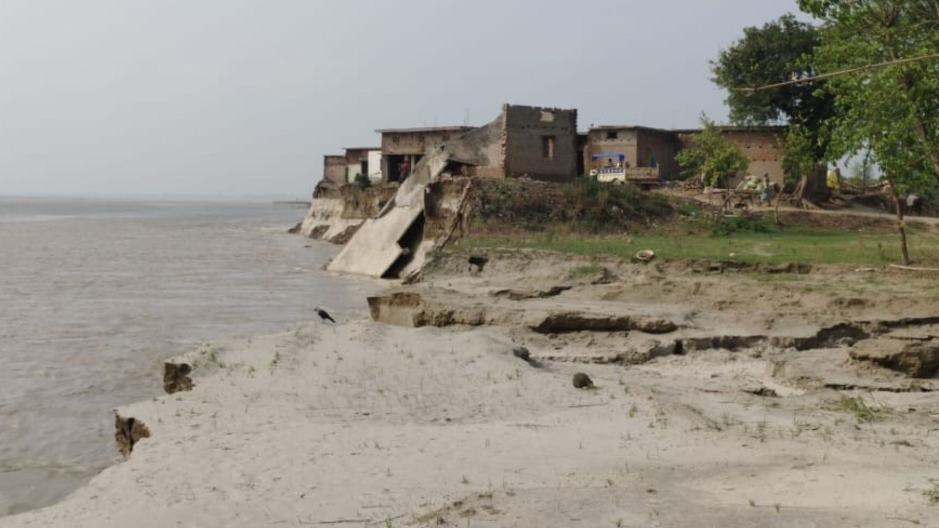 Destroying homes Three houses swallowed Saryu river due bank erosion 100 bighas land lost anxiety mounts