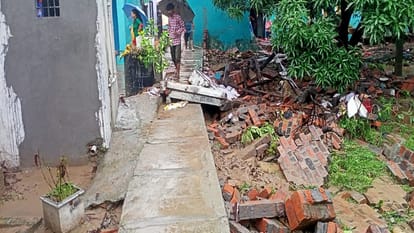 Roads closed due to debris coming from the hill in pithoragarh