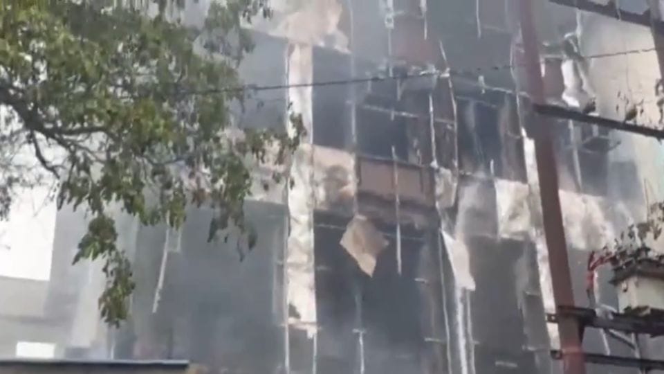 fire broke out in a closed company in Noida Sector-2