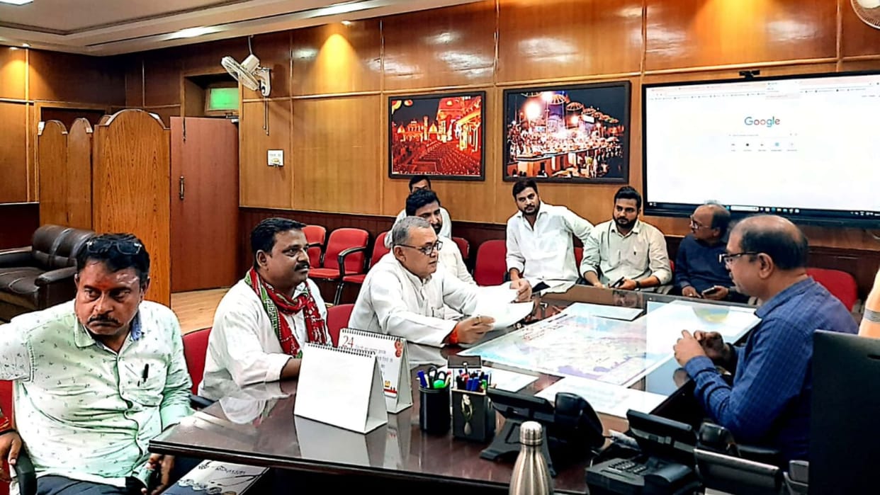 Ballia MP sanatan pandey gave warning if route of Rajdhani Express is changed then there will be a protest