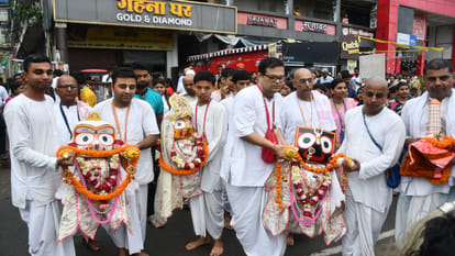 In Gorakhpur, Crowd of devotees gathered to pull the chariot of Lord Jagannath