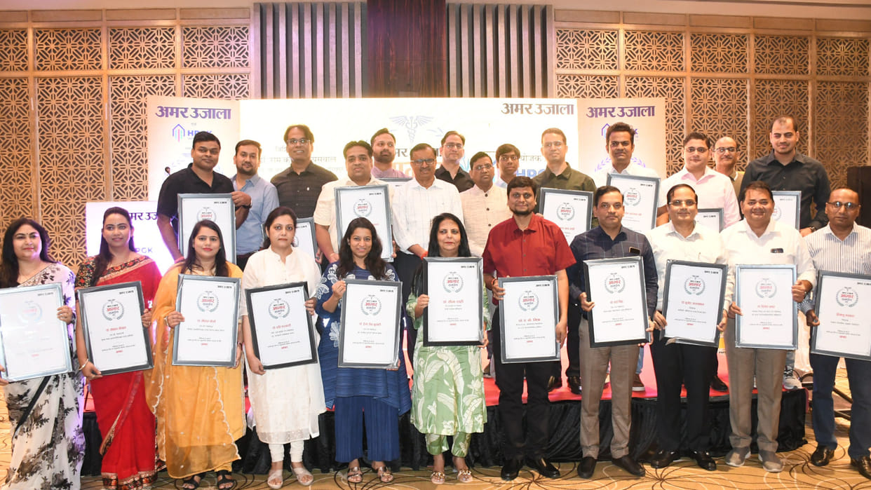 Various doctors of the city were honored under Amar Ujala, Aabhar Samarpan Ka at Hotel Radisson Blue, Gorakhpu