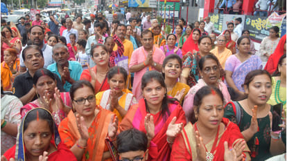 In Gorakhpur, Crowd of devotees gathered to pull the chariot of Lord Jagannath