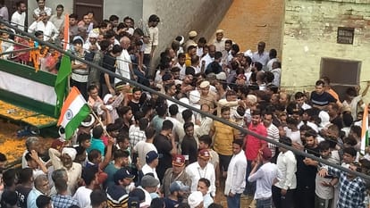 पैतृक गांव पहुंचा शहीद प्रदीप नैन का शव