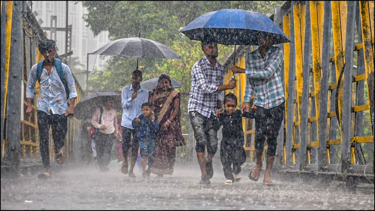 Favorable weather in UP alert issued for thunderstorms, lightning, and torrential rain across 33 districts