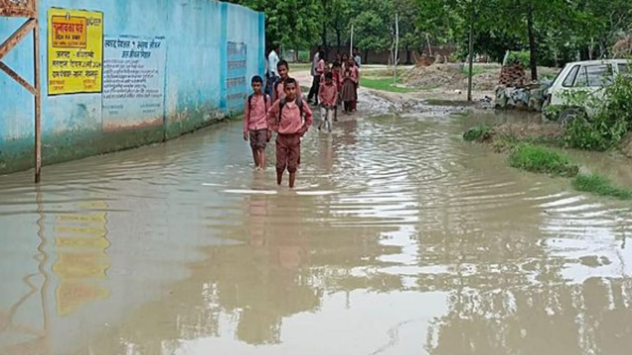 Call in case of waterlogging due to rain, drainage arrangements will be made immediately.
