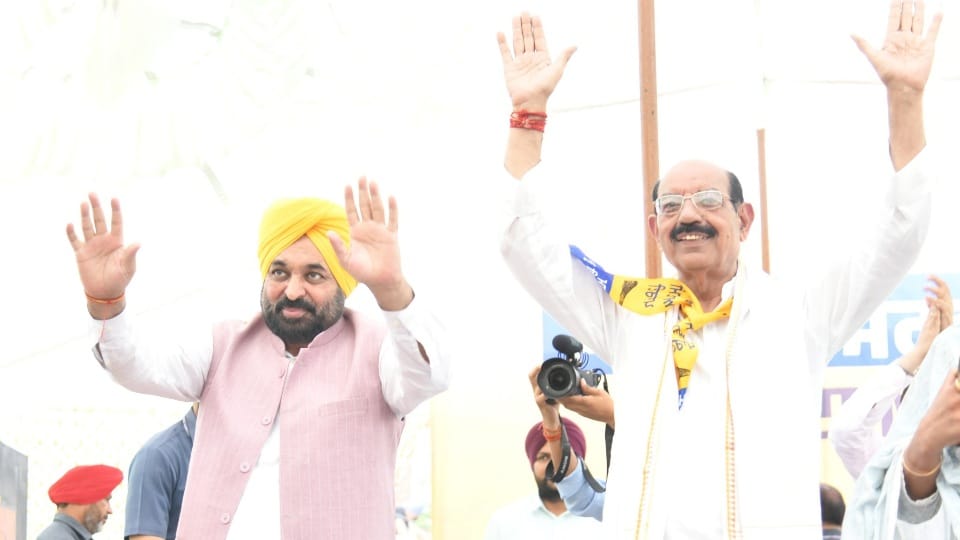 CM bhagwant mann Election Campaign in jalandhar allegation on Congress candidate surinder kaur